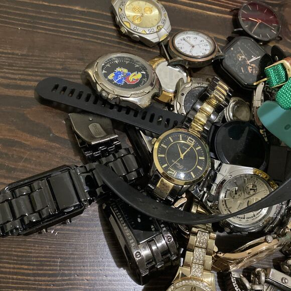 3.9 Lbs Of Untested Watches main image 4